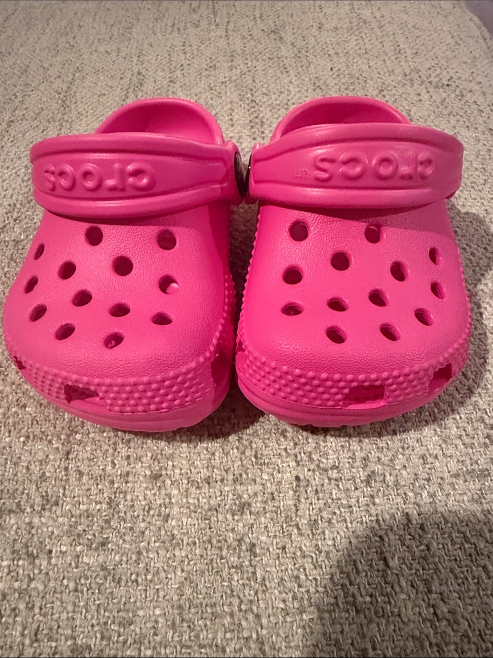 CROCS baby Classic Clog in Hot Pink size 2/3